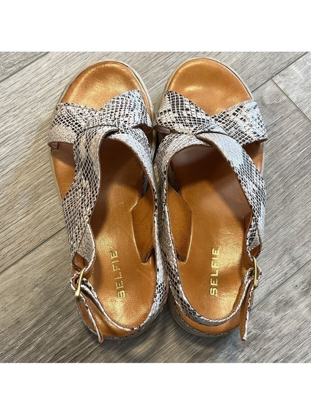 SELFIE Faux Snakeskin Vegan Low Wedge Sandal Criss Cross Straps, Size 36 (5.5) - Picture 6 of 10